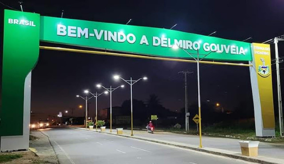 Capotamento deixa três pessoas feridas em área rural de Delmiro Gouveia