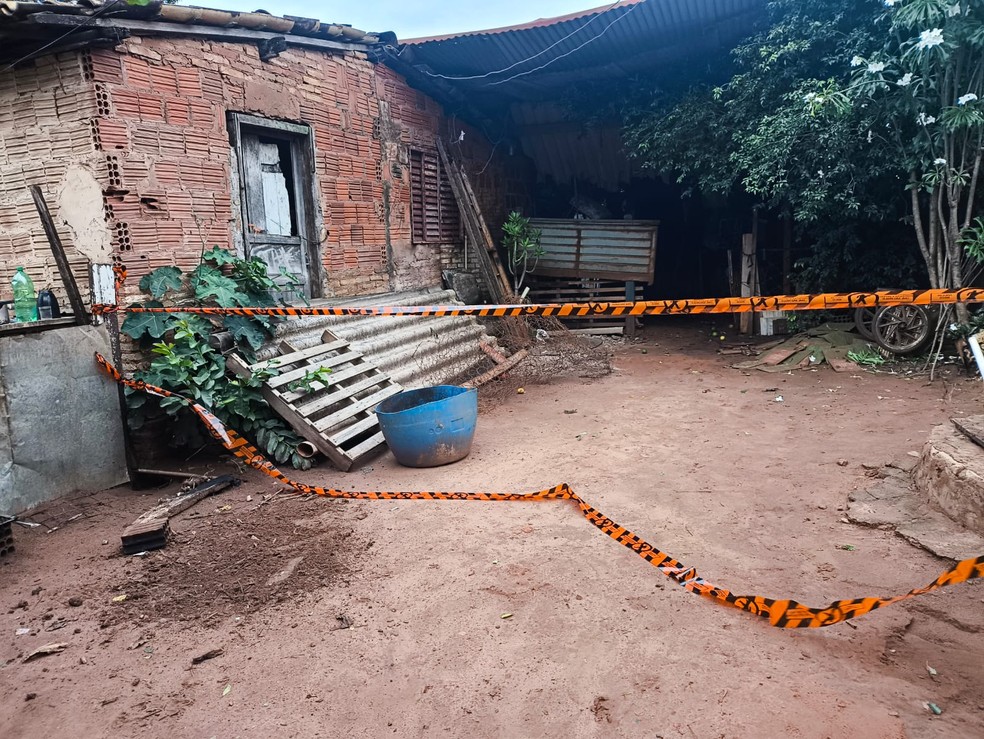 Im&oacute;vel foi interditado pela Defesa Civil em Nhandeara (SP) &mdash; Foto: Defesa Civil/Divulga&ccedil;&atilde;o