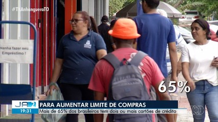 Mais de 65% dos brasileiros tem dois ou mais cartões de crédito