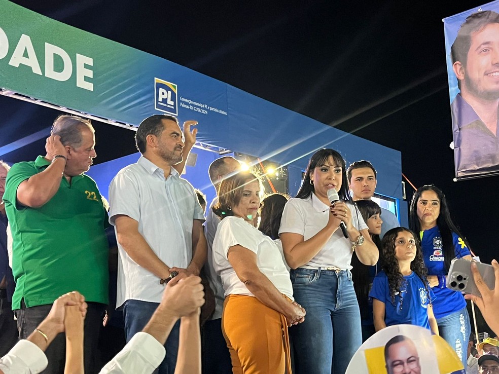 Janad Valcari (PL) e políticos durante convenção em Palmas — Foto: Ana Paula Rehbein/TV Anhanguera