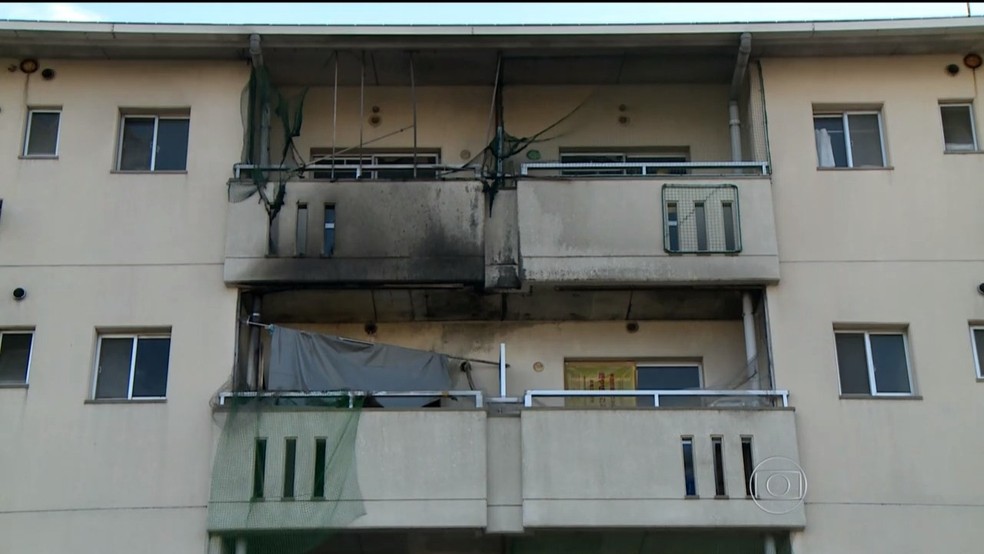 Apartamento onde irmãs moravam em Japão pegou fogo. — Foto: Reprodução/Globo