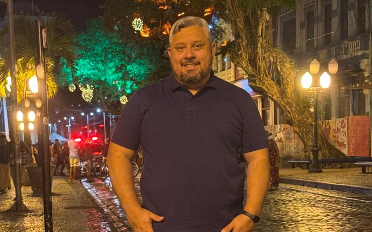 Motorista de app é morto a facadas e tem carro incendiado no Recife
