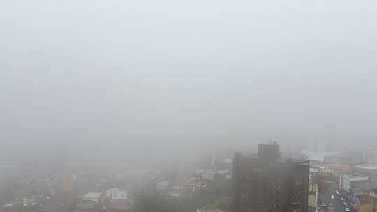Frio persiste no Centro-Sul e nevoeiros ganham força nesta terça; veja previsão para o país - Ventos úmidos do mar mantêm temperaturas baixas e favorecem a formação de neblina no Sul, Sudeste e parte do Centro-Oeste. Temporais continuam no Norte e no litoral do Nordeste.