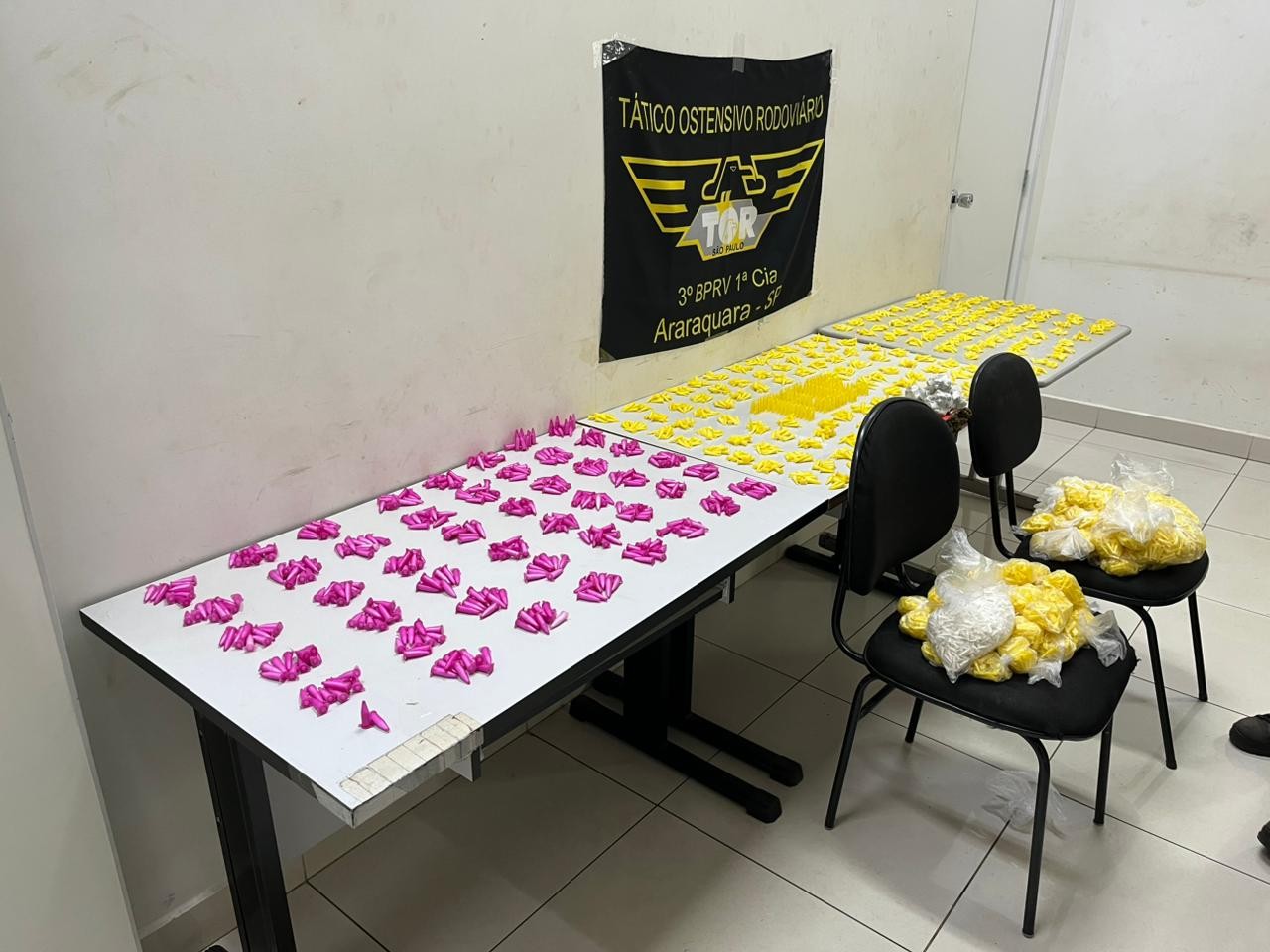 Casal é preso com mais de 9 mil pinos de cocaína em pedágio na SP-255 interior de SP