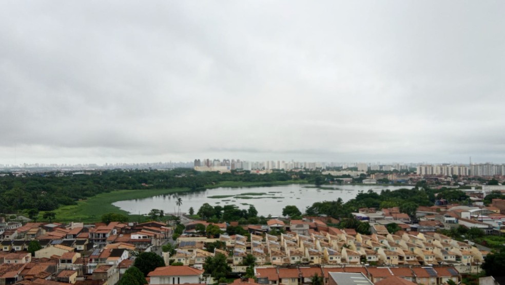 Fortaleza registrou precipitações no primeiro dia de 2024. — Foto: Cintia Xerez