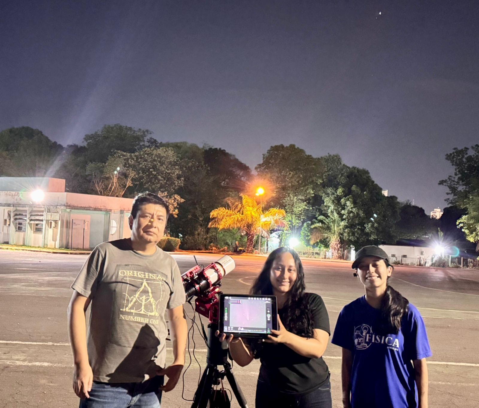 FOTO: estudantes registram passagem de cometa raro em Cuiabá