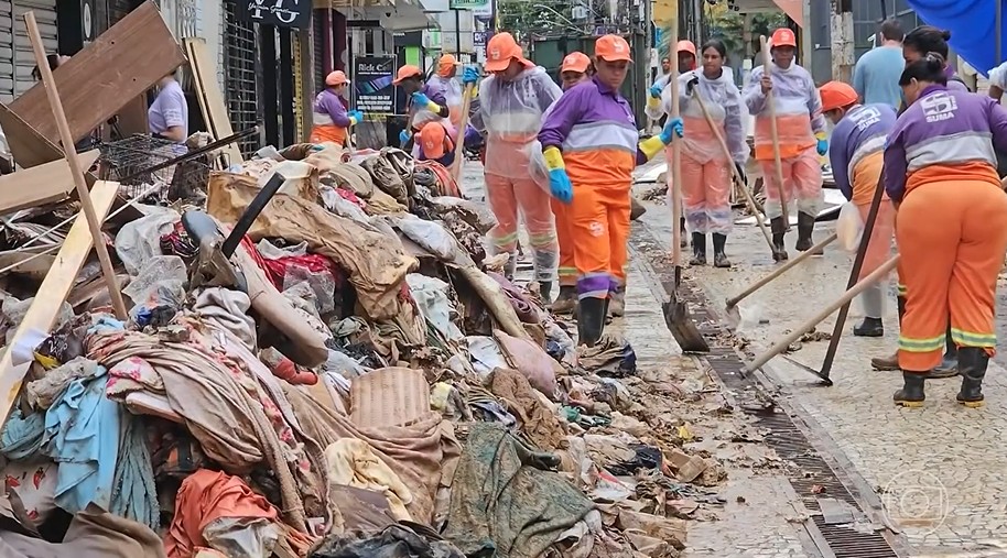 Rio Ubá transborda após novo temporal e volta a provocar estragos em Minas Gerais