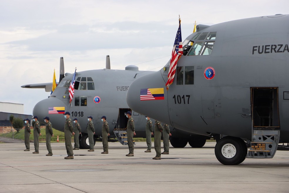 O avião do Exército da Colômbia que caiu nesta segunda-feira (23) com soldados a bordo é do modelo Lockheed Hércules C-130. — Foto: Força Aérea Colombiana