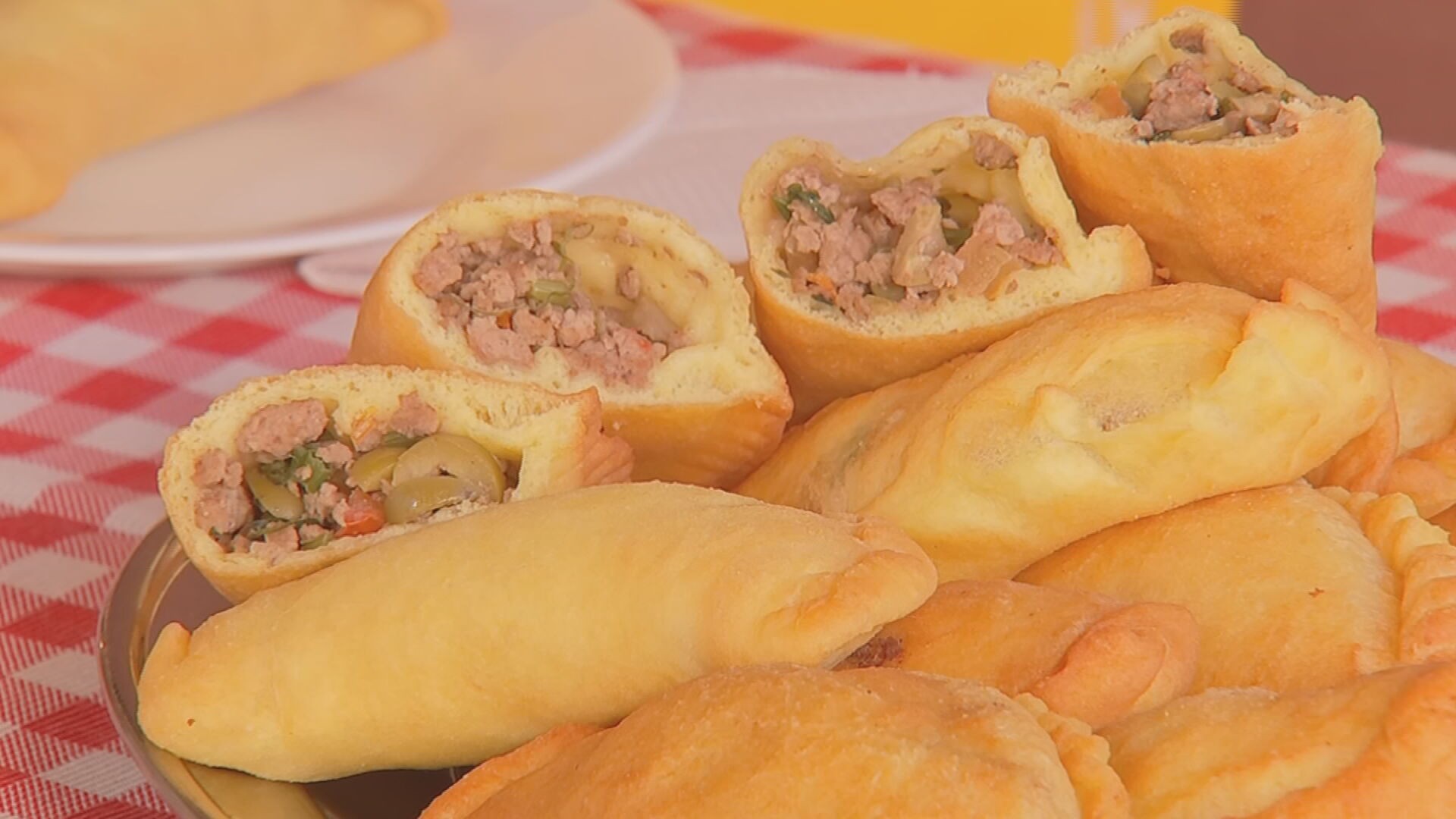 Receita Nosso Campo: aprenda a preparar um pastel com massa de fubá 