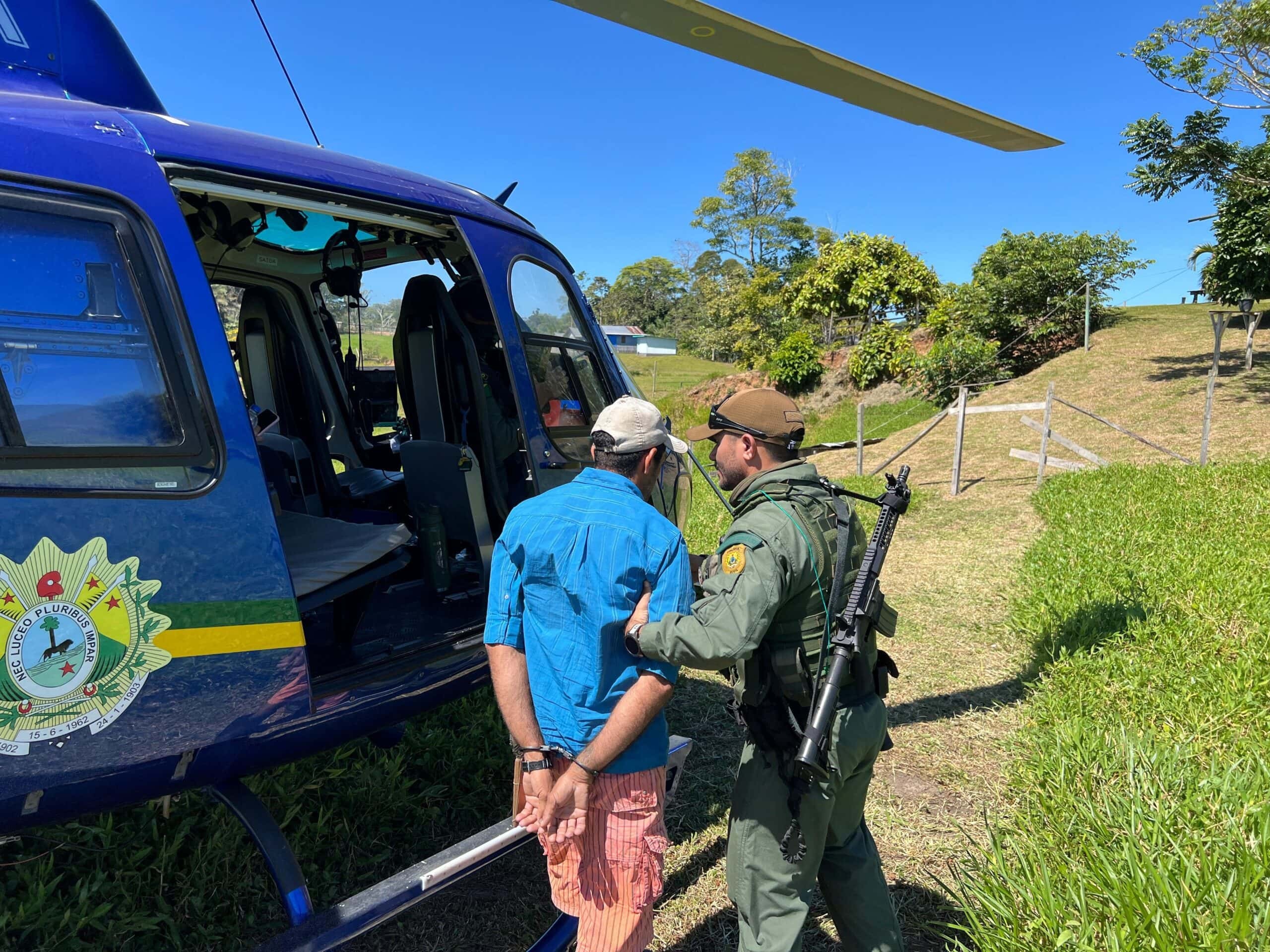 Agricultor é preso suspeito de estuprar as filhas e a enteada no Acre; vítimas foram resgatadas de helicóptero