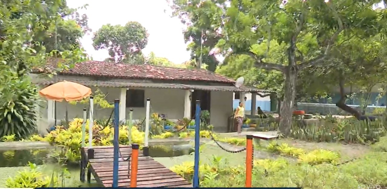 Mais de 100 pessoas deixam casa de acolhida e passam a noite em posto na BR-230, na Grande João Pessoa