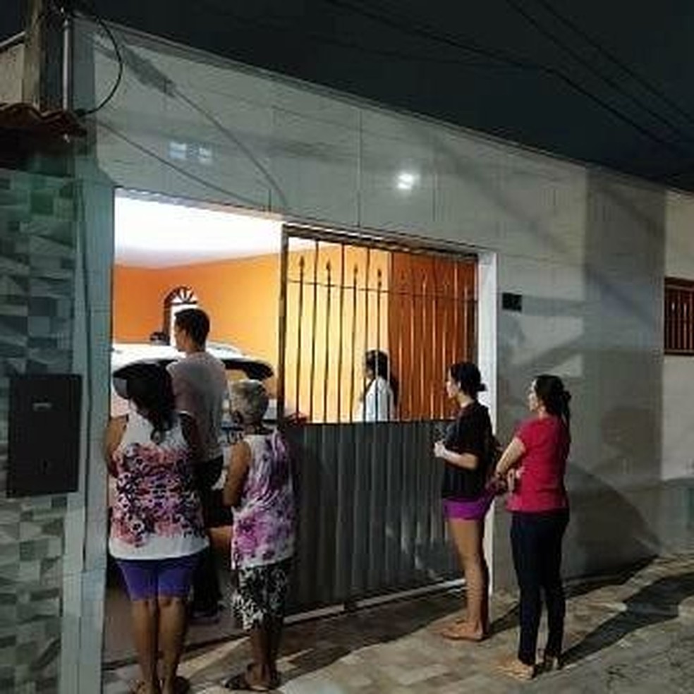 Crime aconteceu no bairro do Tomba, em Feira de Santana — Foto: Ed Santos/Acorda Cidade