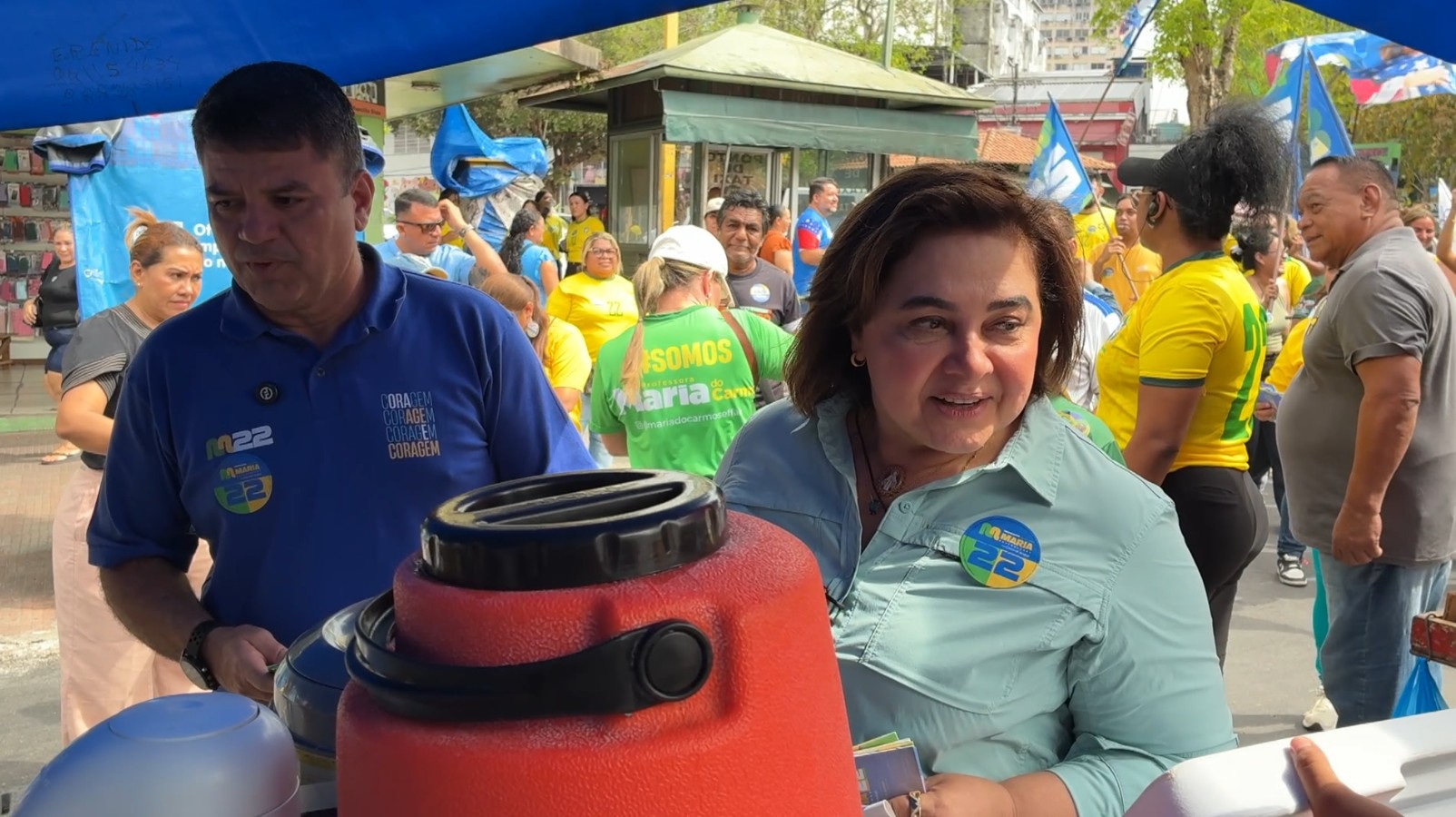 Eleições 2026: Professora Maria do Carmo faz caminhada pelo Centro de Manaus e propõe aumentar profissionais de saúde no Estado