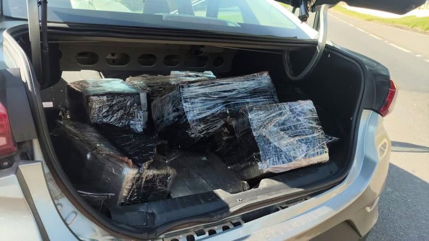 Motorista foge após acidente e abandona carro com mais de 160 kg de maconha dentro no interior de SP