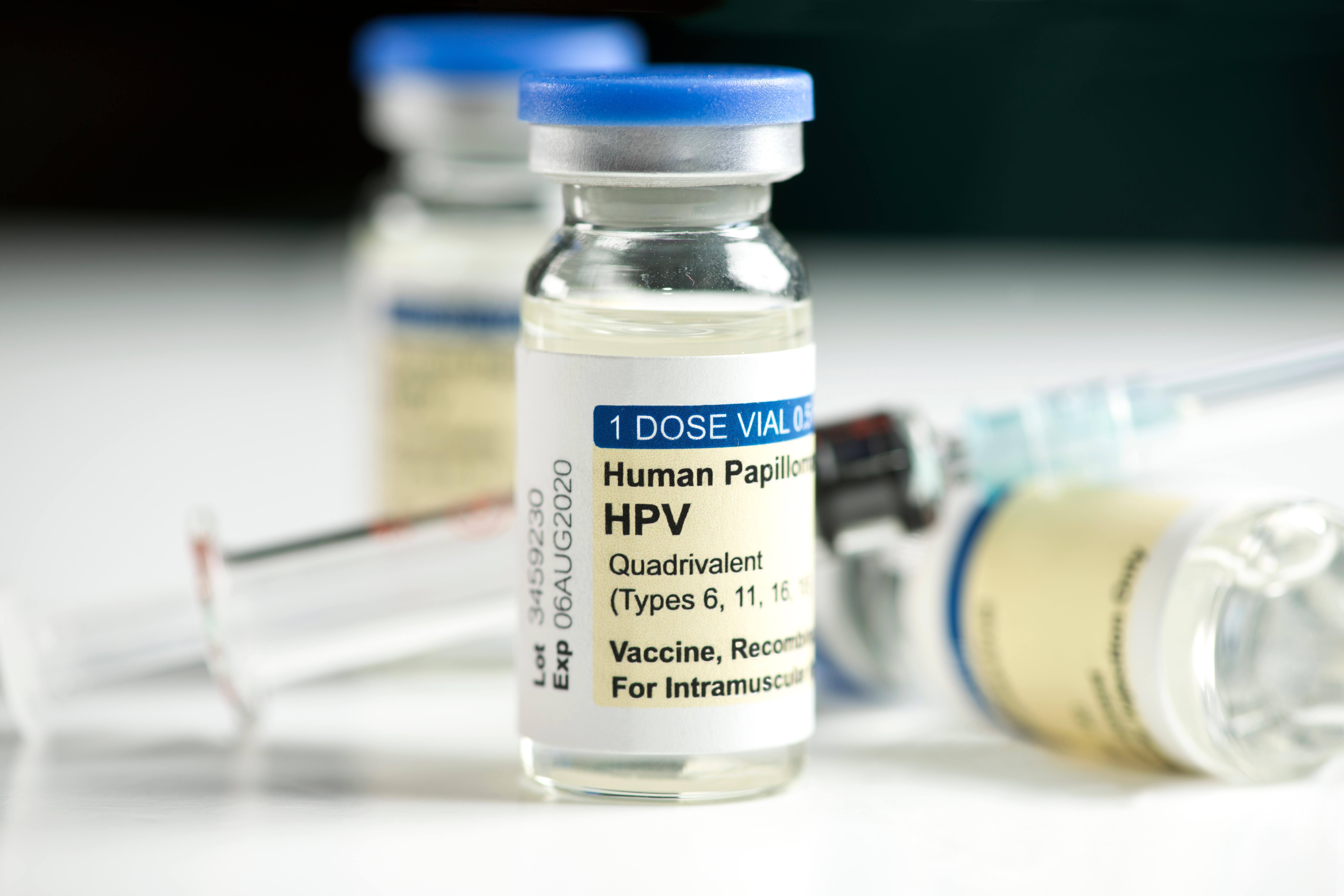 Vacina contra HPV zera mortes por câncer de colo do útero em jovens na Inglaterra