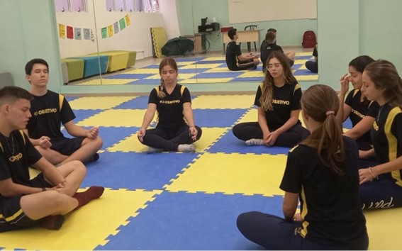 Colégio Objetivo promove ações de saúde mental para apoiar alunos e famílias
