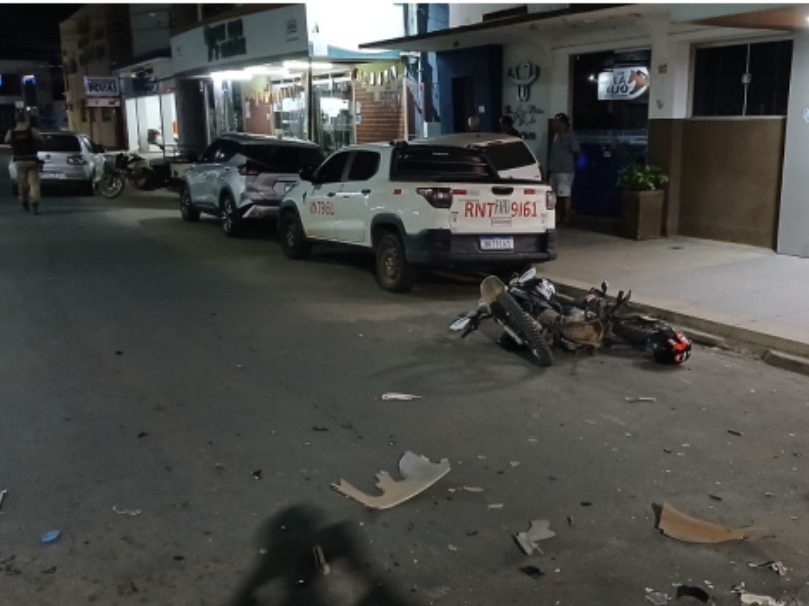 Motorista embriagado provoca acidente e atinge cinco veículos estacionados em Conselheiro Pena 