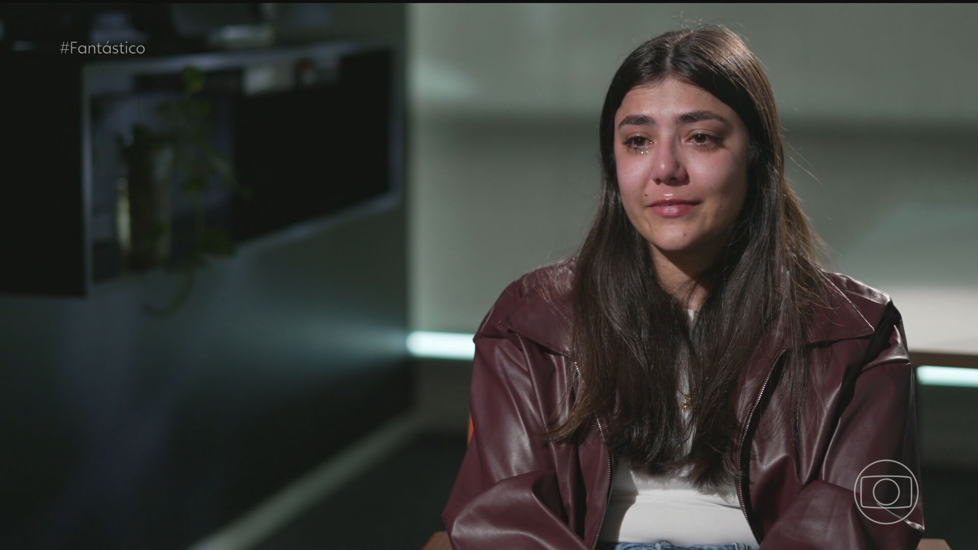'Nunca recebi um abraço': o relato da jovem que trava batalha judicial para retirar nome da mãe de todos documentos