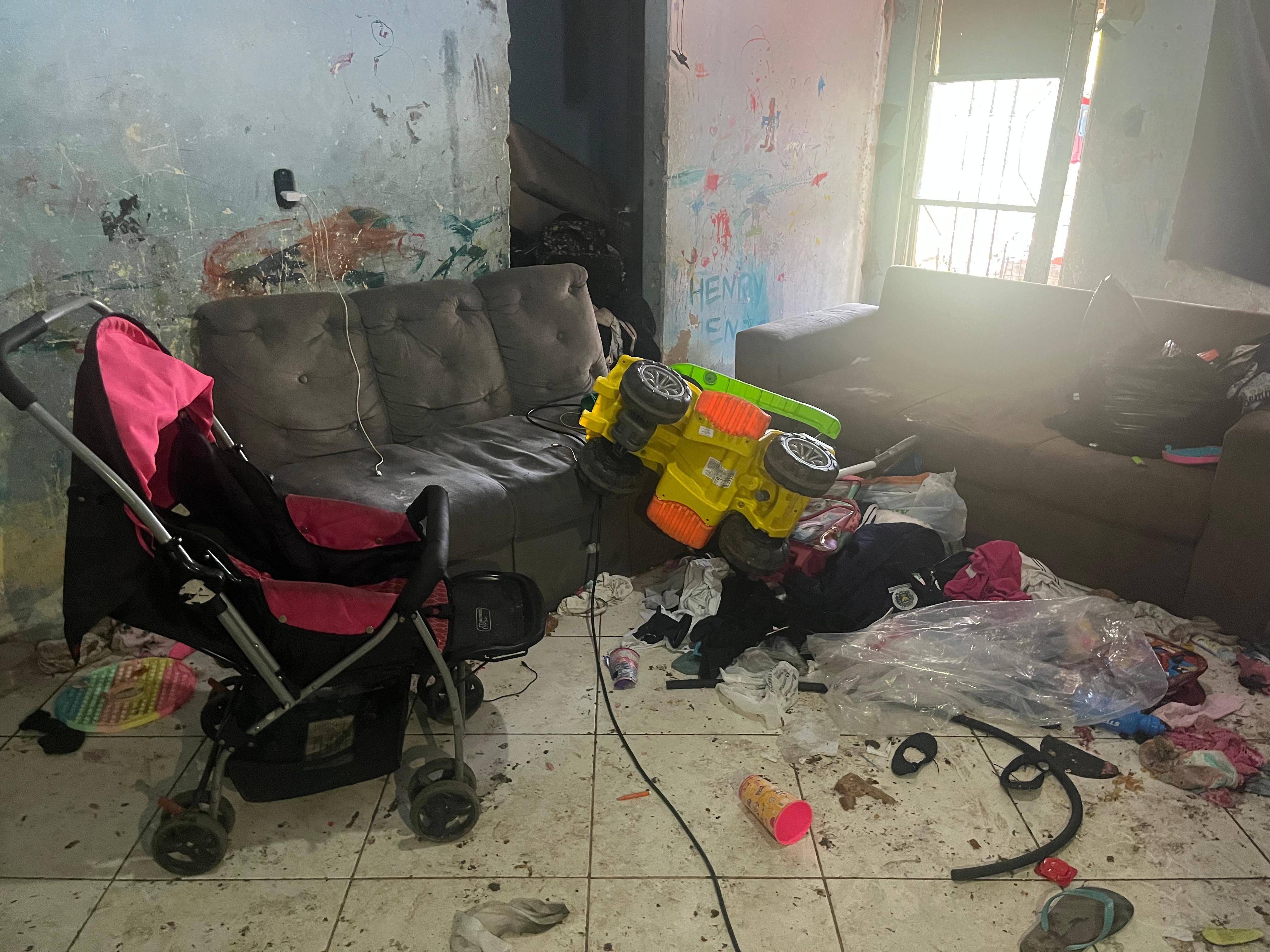 Polícia investiga morte de bebê de 2 meses em casa cheia de lixo e sujeira em Campinas