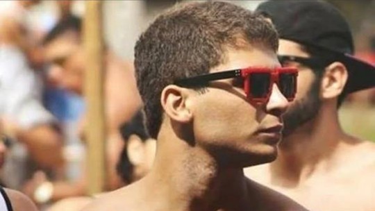 Quem é o ex-jogador de basquete preso por agredir namorada com 60 socos