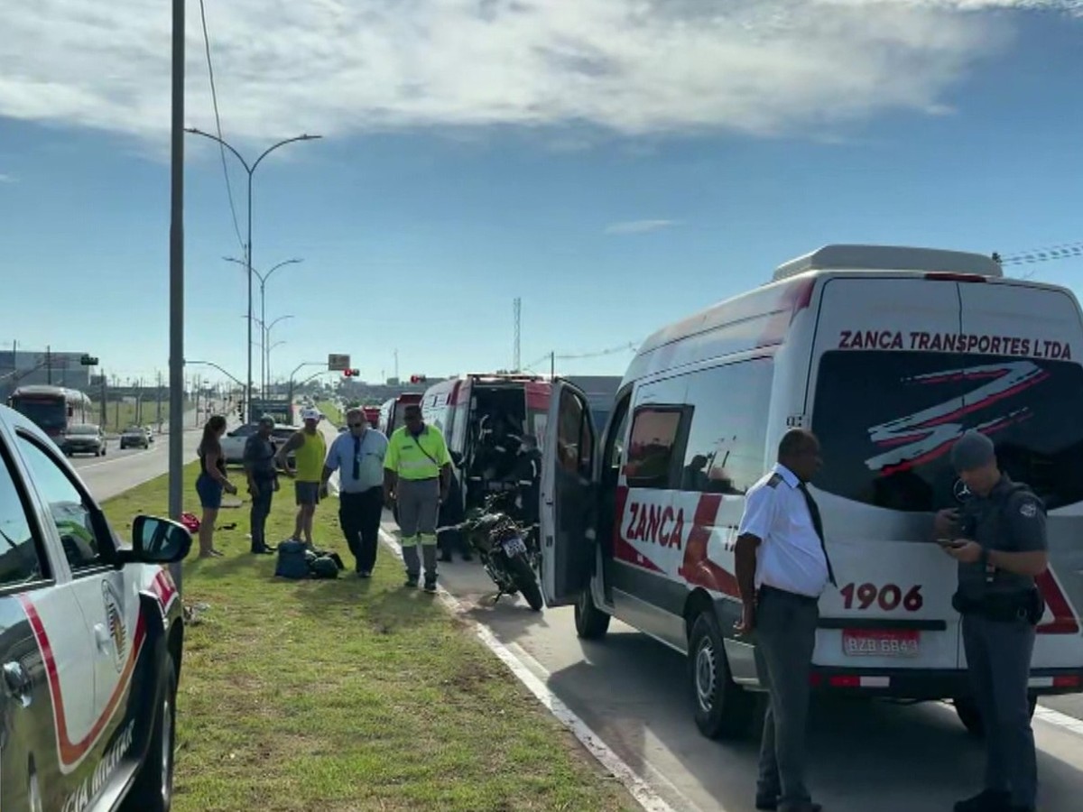 Motociclista perde controle e bate em van na John Boyd Dunlop em Campinas