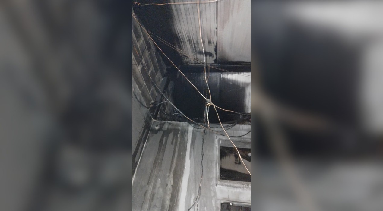 Raio atinge imóvel e provoca incêndio em central de monitoramento em Bastos