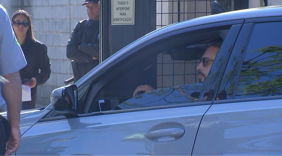 Marcos Nascimento, empresário e genro de Rick, comparece ao velório do cantor em Sorocaba (SP) — Foto: TV TEM/Reprodução