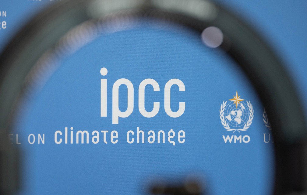 Logotipo do IPCC é exibido durante a 55ª Sessão do Painel em Berlim, na Alemanha. — Foto: IPCC/Divulgação