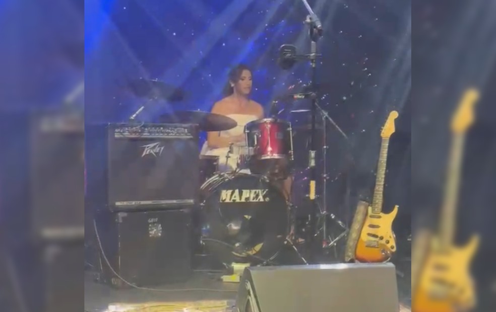 2 de 3
Noiva surpreendeu marido baterista ao aprender instrumento para tocar no casamento em Bauru &mdash; Foto: Arquivo pessoal