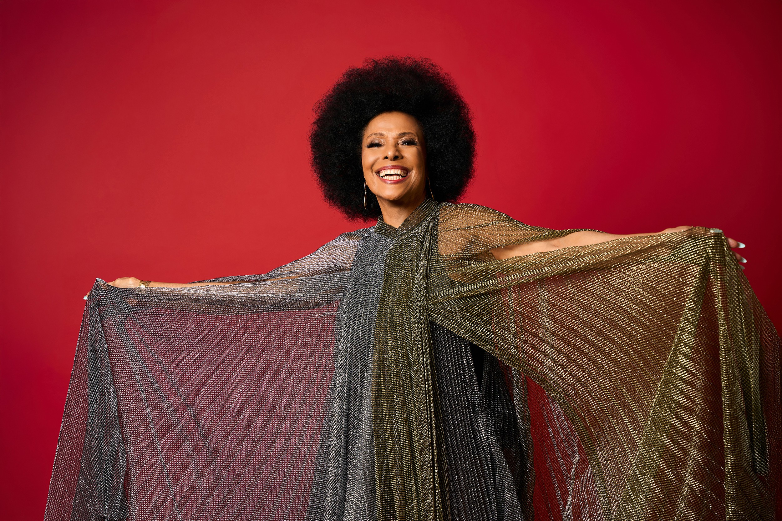 Eliana Pittman chega aos 80 anos com as flores em vida e com autobiografia e álbum ao vivo de tom jazzístico à vista