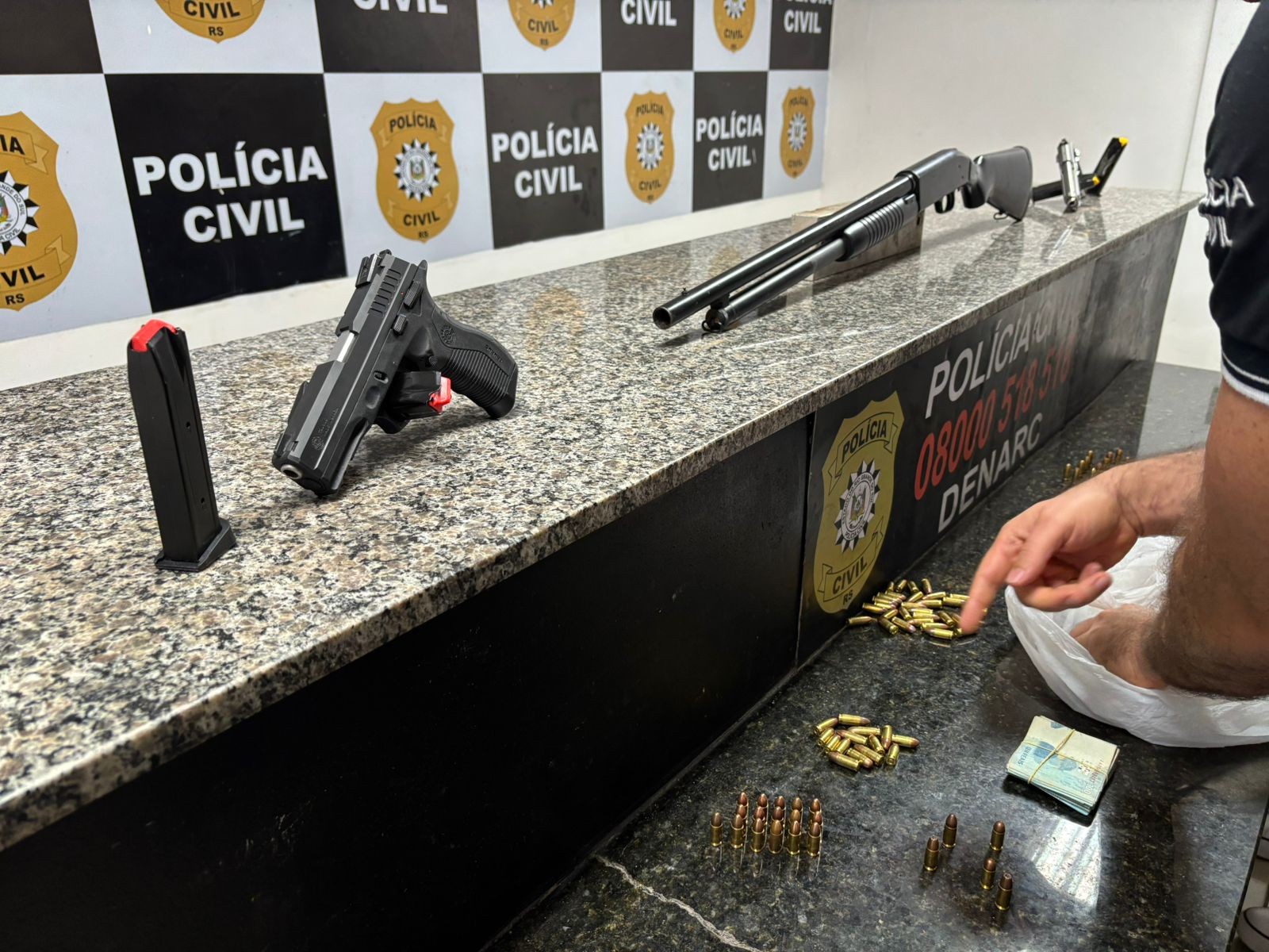 Organização criminosa que usava clube de tiro para adquirir armas de fogo no RS é alvo de operação da polícia; 20 foram presos