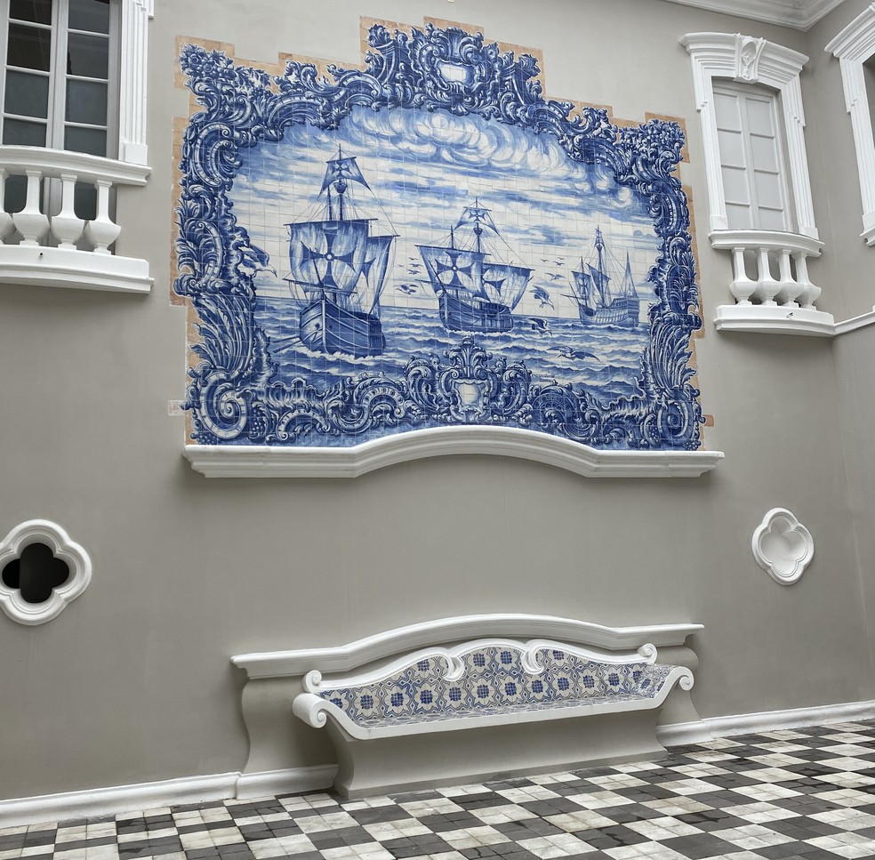 Painel de azulejos portugueses em ptio do Palcio da Redeno  Foto: Reproduo/Flvia Freitas