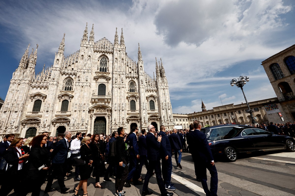 Silvio Berlusconi’s funeral attended by family, two ex-wives, supporters and fans |  world