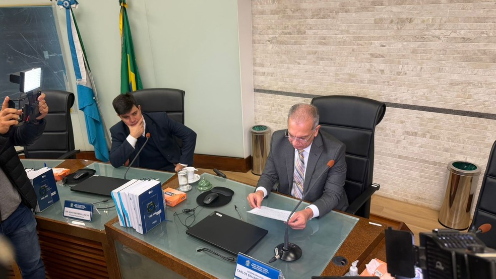 TRE-MS faz retotalização dos votos após determinação do TSE e configuração da Alems muda. — Foto: Dyego Queiroz/TV Morena
