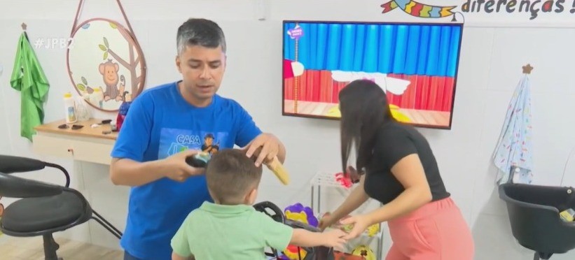 Barbeiro transforma experiência com filho autista em atendimento acolhedor na PB: 'Ajudo muitas famílias'