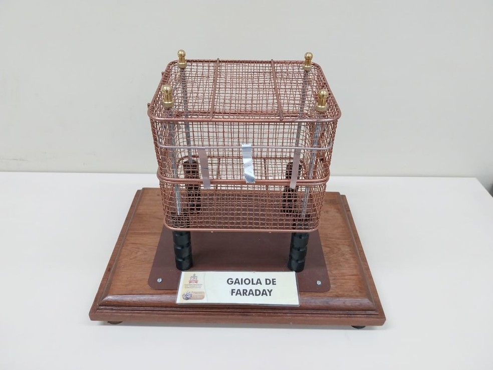 Um modelo da Gaiola de Faraday. — Foto: Museu Interativo da Física da UFPA