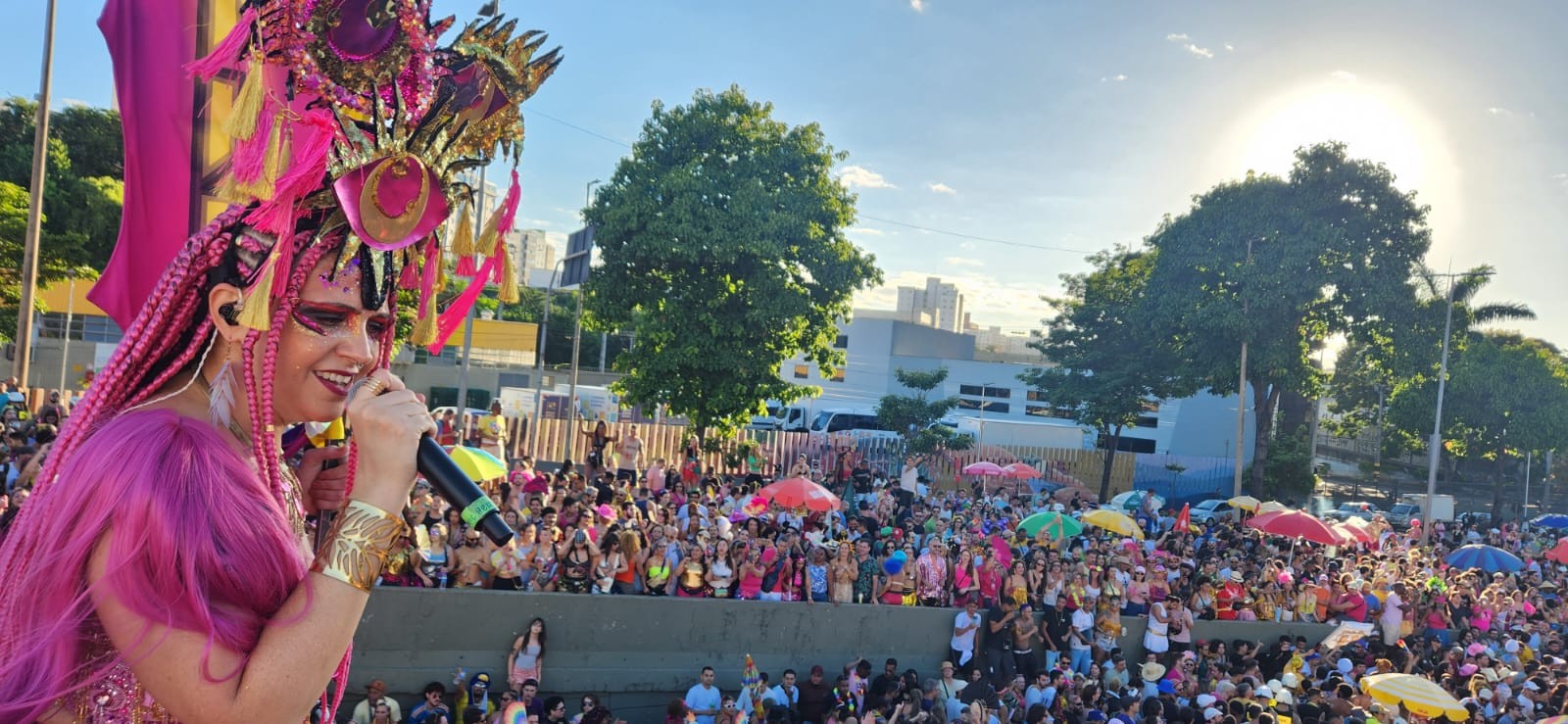 Acompanhe o cortejo do Então, Brilha!