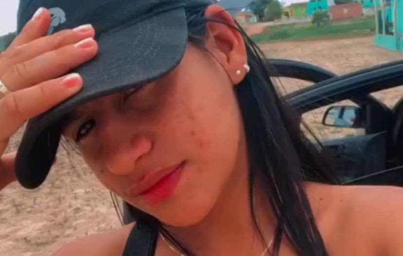 Mãe diz que marido de Karoline era violento e incendiou guarda-roupa da jovem