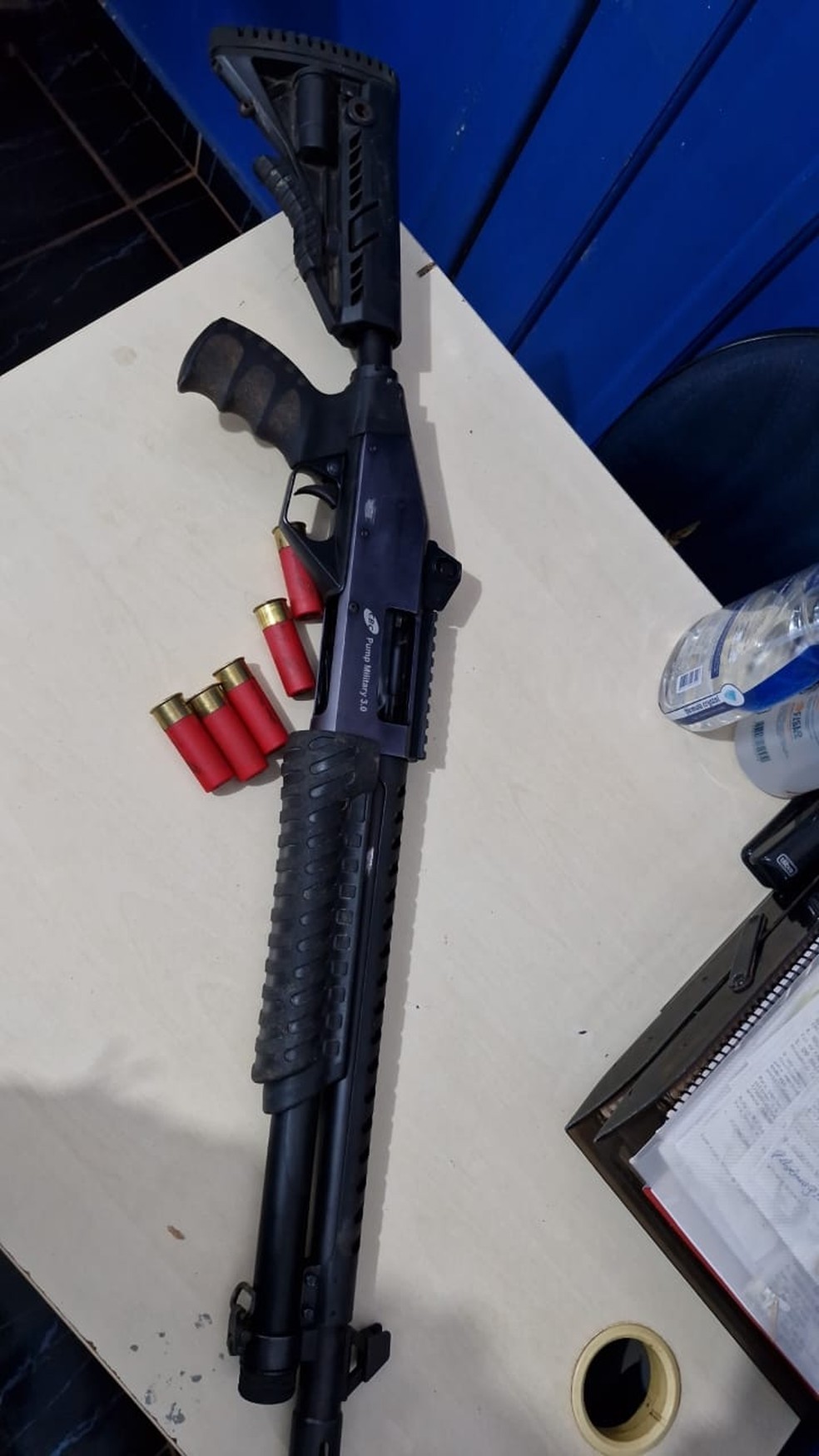Arma encontrada no crime — Foto: Reprodução