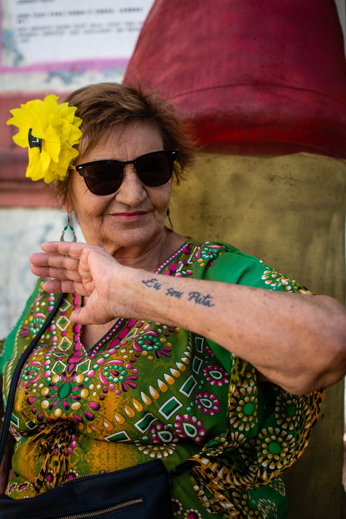 Ativista e prostituta, Lourdes Barreto lança autobiografia no Theatro 