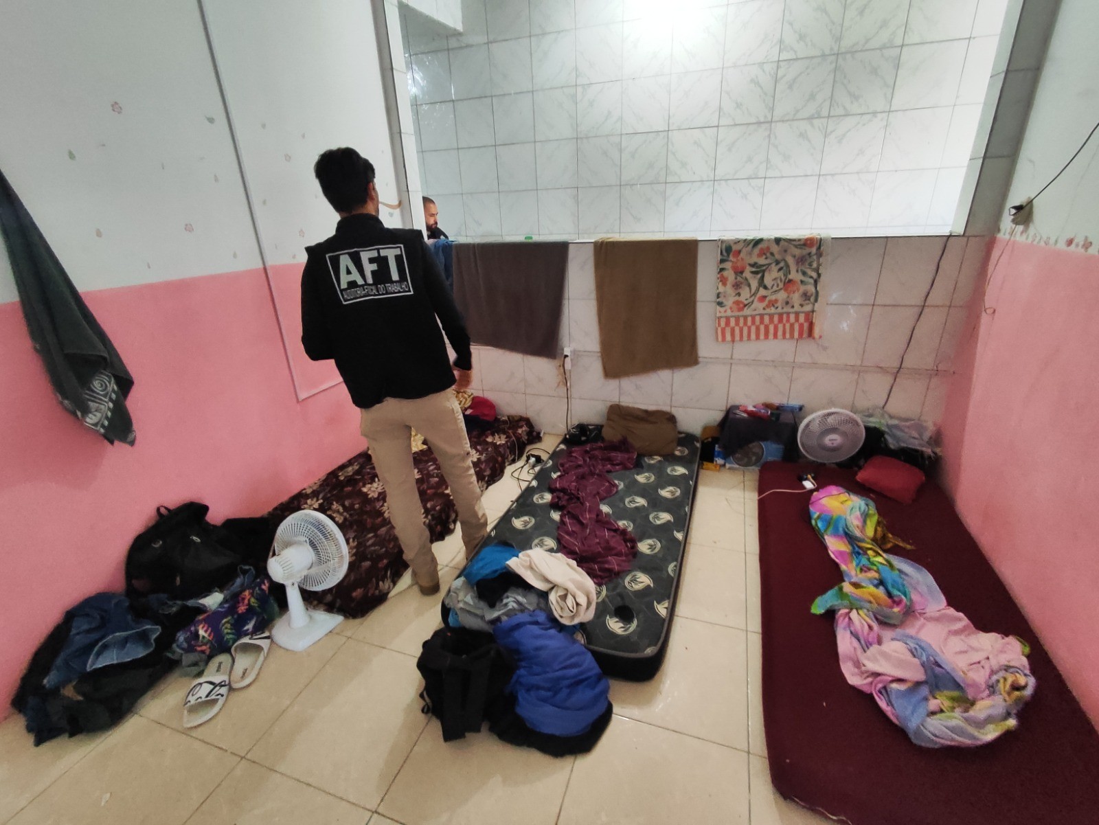 Sem água, sanitários nem refeições adequadas: veja como estava grupo resgatado em situação análoga à escravidão na Bahia