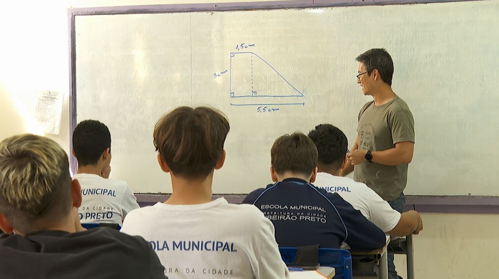 Aula de matemática na rede municipal de ensino em Ribeirão Preto, SP. — Foto: Valdinei Malaguti/EPTV