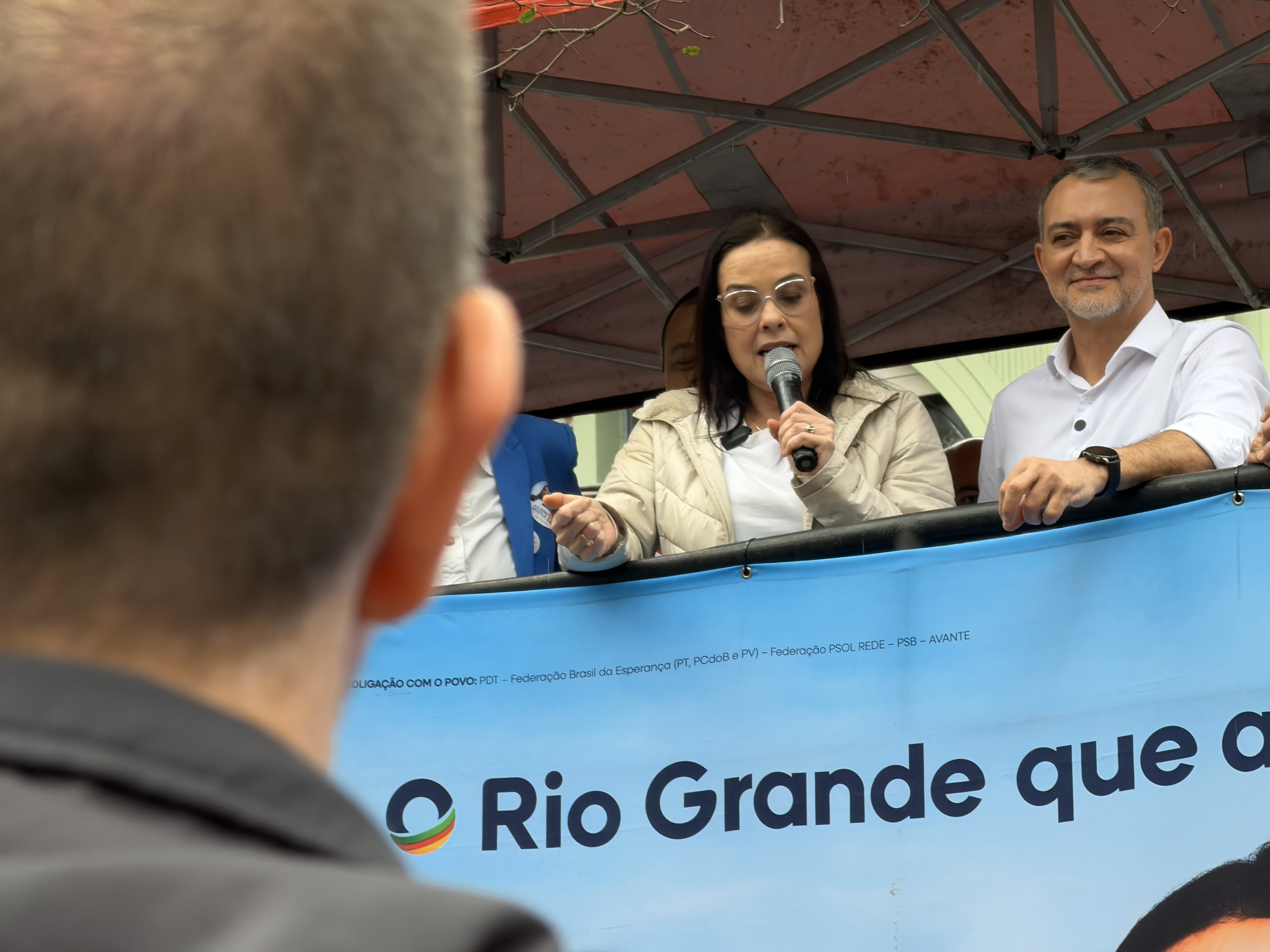 Juliana Brizola, candidata do PDT ao governo do RS, começa campanha eleitoral no bairro Bom Fim