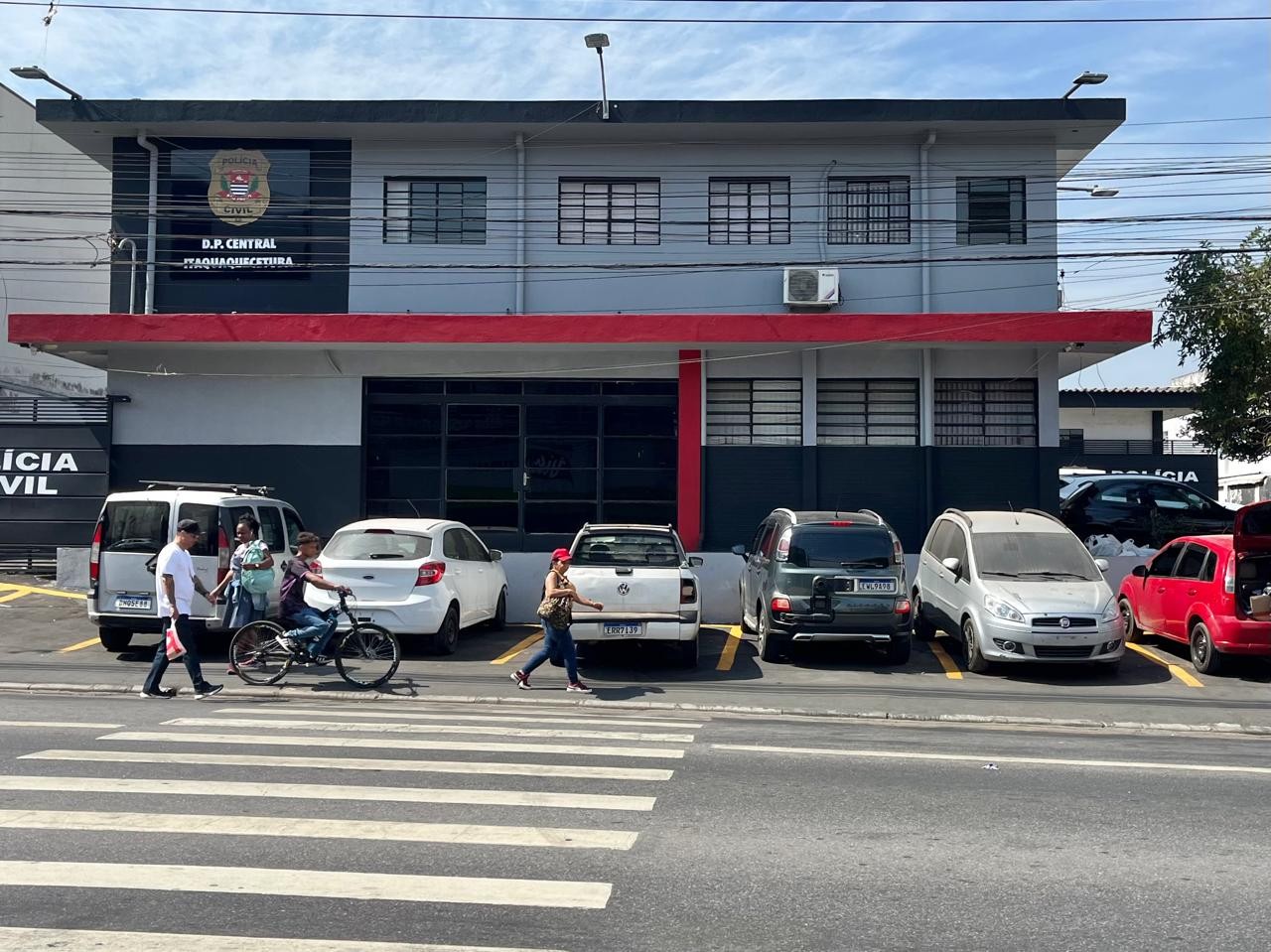 Homem é preso e adolescente apreendido por sequestro e extorsão de motoristas de aplicativo em Itaquaquecetuba