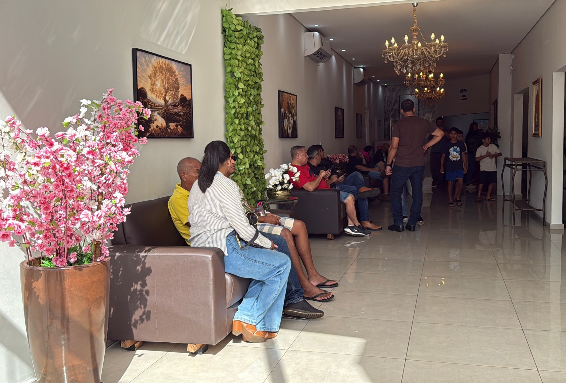 'Trincou o joelho e morreu': família denuncia negligência após menino de 9 anos buscar atendimento 7 vezes