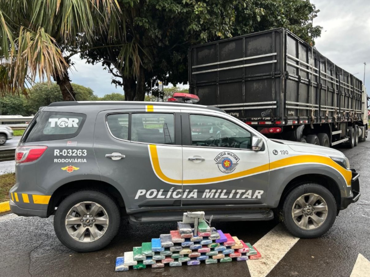 PMR apreende cocaína e submetralhadora em caminhão em Saltinho
