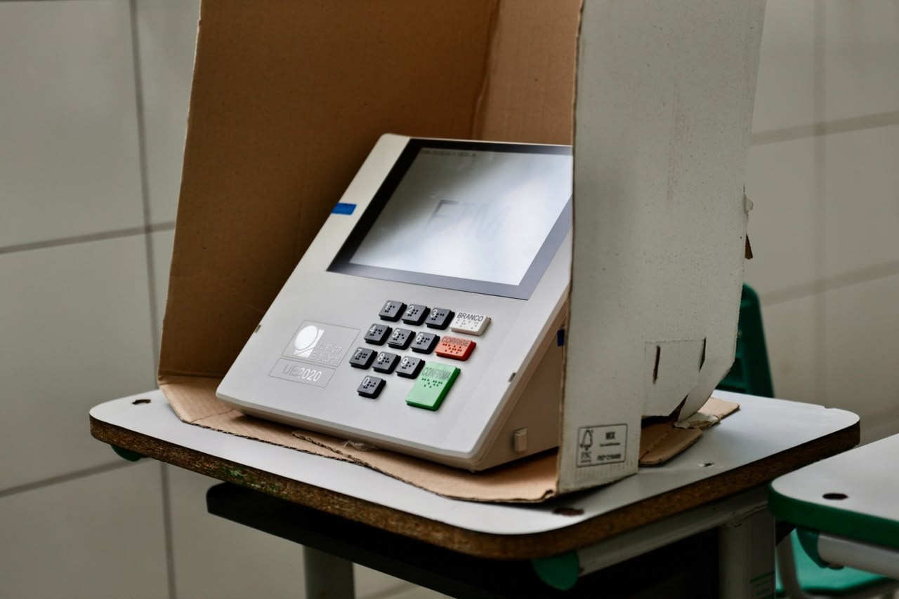 Eleições 2026: urna eletrônica com teclas 1 e 3 travadas é substituída no interior de SP