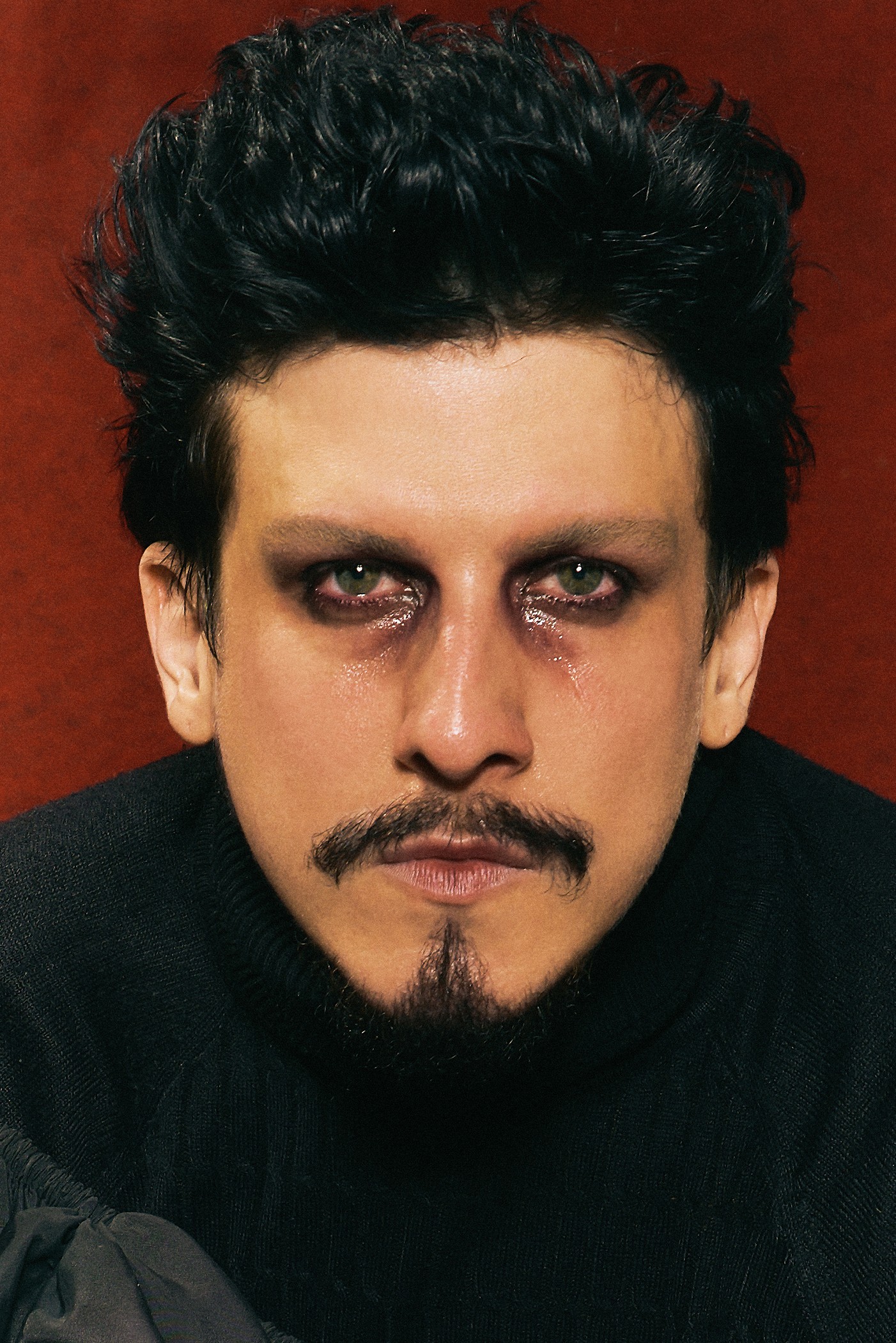 Voz do forró LGBTQIA+, Getúlio Abelha faz ‘A cova’ ao completar ‘Autópsia’