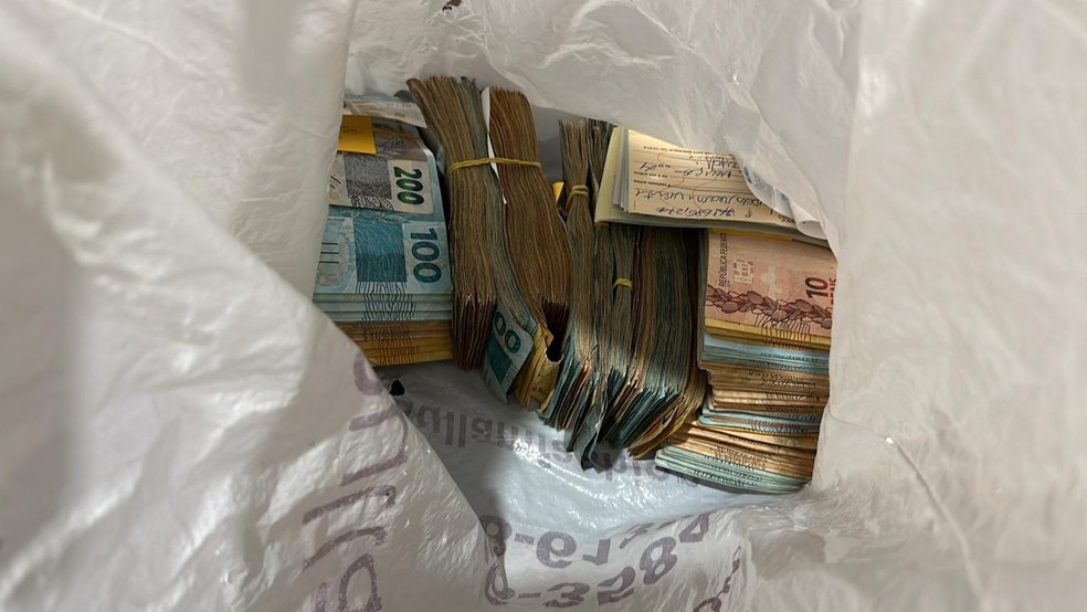 A PF encontrou mais de R$ 96 mil em espécie em uma lotérica em Pontes e Lacerda — Foto: Polícia Federal