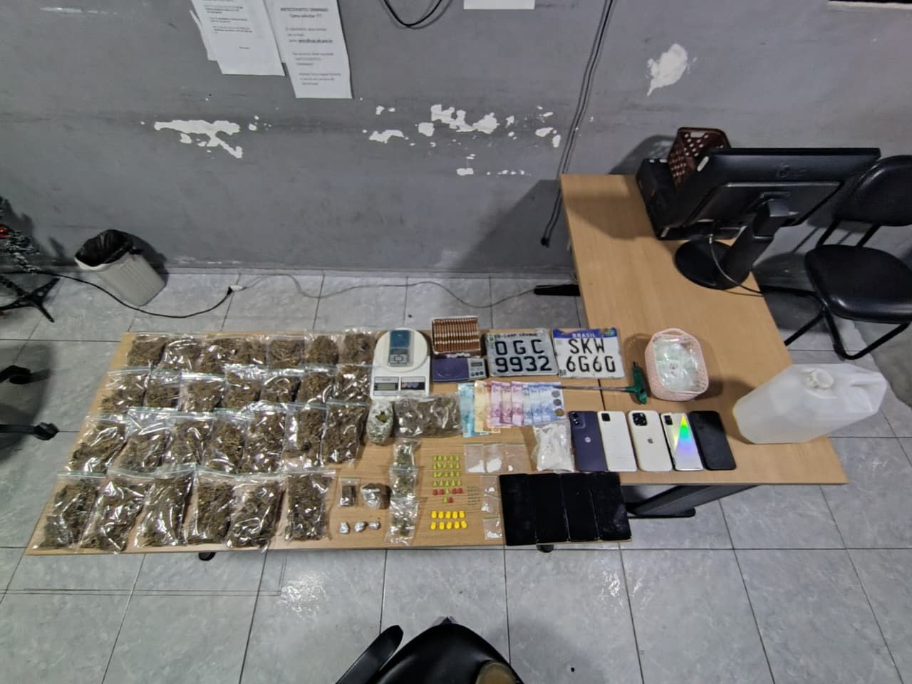 Dois homens são presos suspeitos de tráfico de drogas e furtos, em Campina Grande